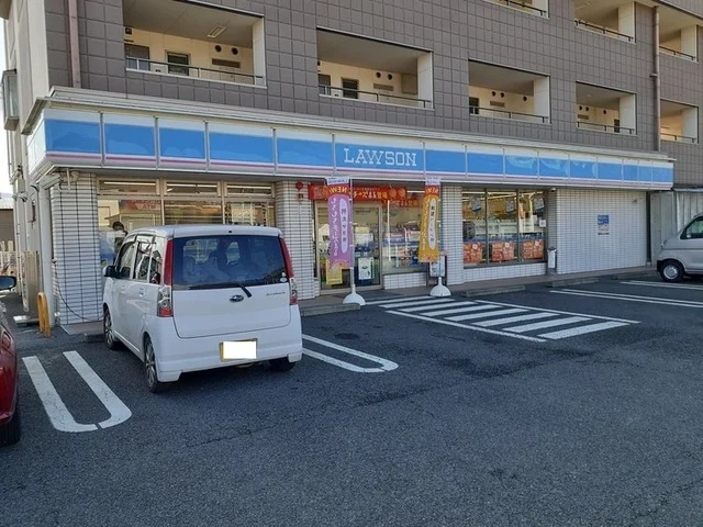 ローソン春日居鎮目店まで600m