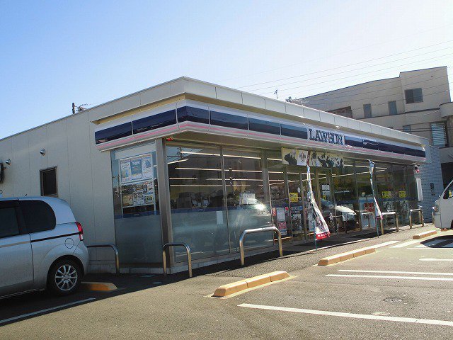 ローソン　箕輪中央店まで980m