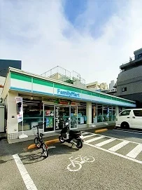 ファミリーマート小豆沢一丁目店まで26m