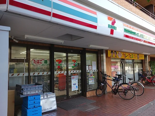 セブンイレブン三鷹駅南通り店まで518m