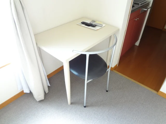テーブル　椅子