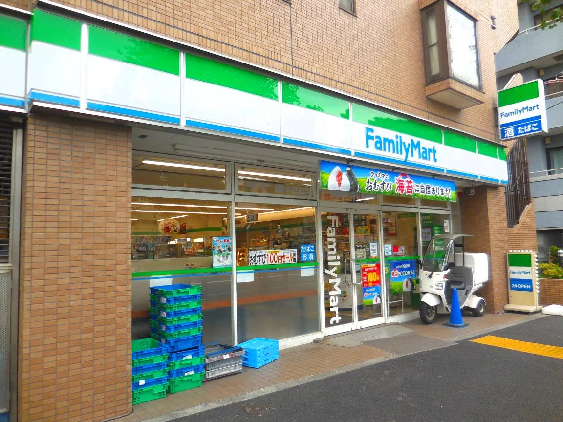 徒歩約5分のところにコンビニあり