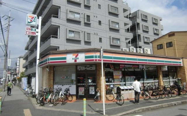 セブンイレブン船橋薬円台駅前店まで200m