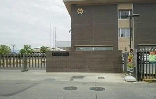 甲運小学校まで800m