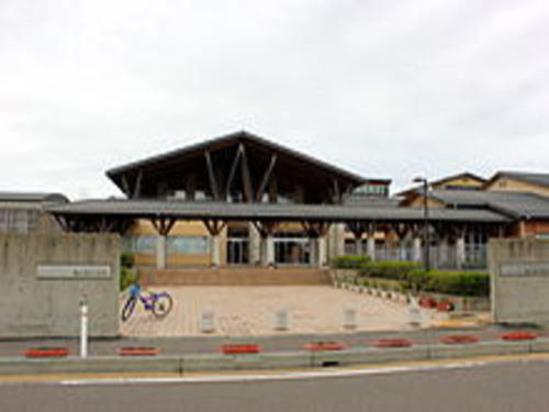 春江東小学校まで400m