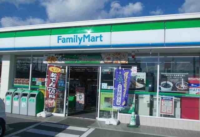 ファミリーマートまで1100m