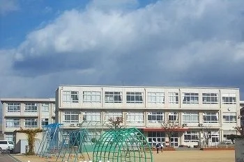 姫路市立津田小学校まで300m