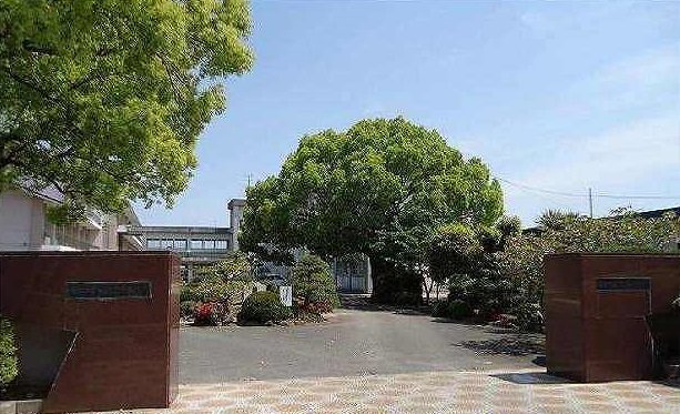 鹿島小学校まで1100m