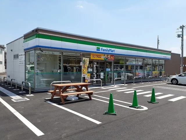 ファミリーマート絹の台店まで940m