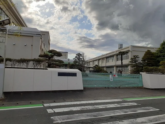 浜松市立新原小学校まで1500m