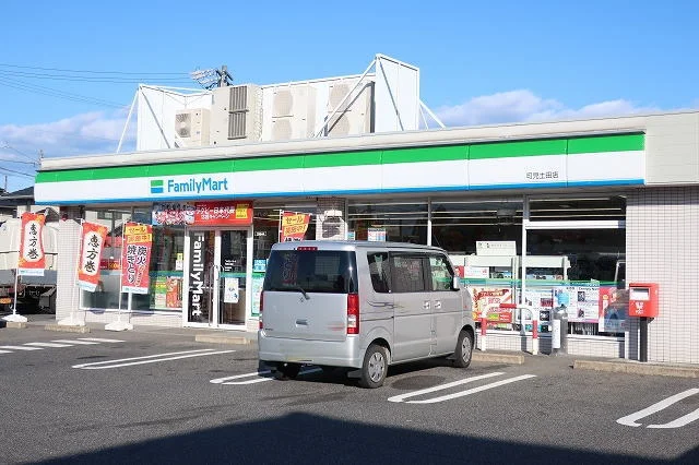 ファミリーマートまで210m