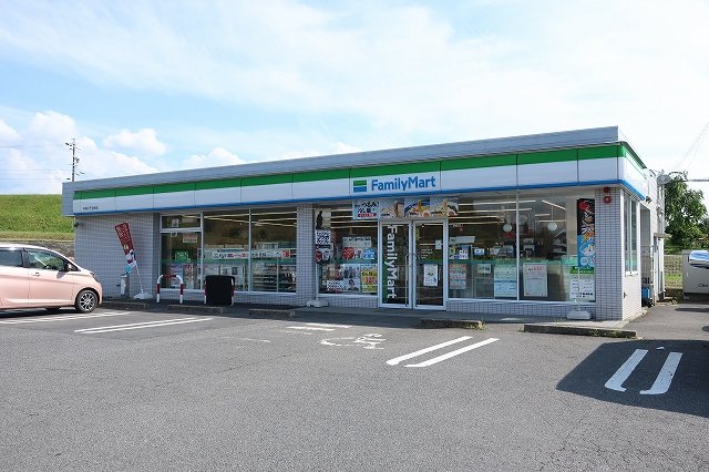 ファミリーマートまで500m