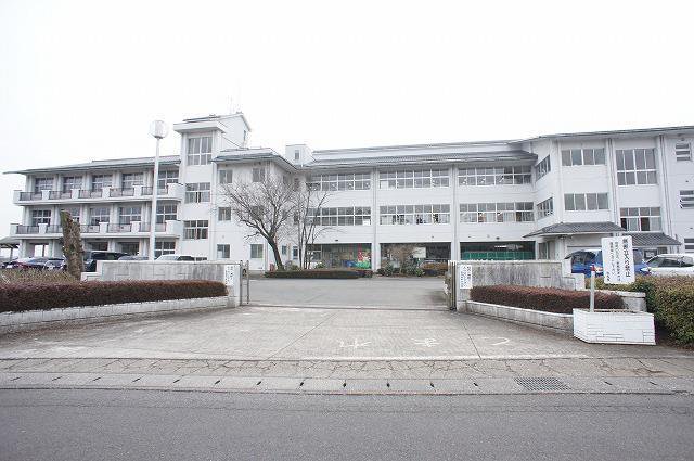 真岡西中学校まで830m