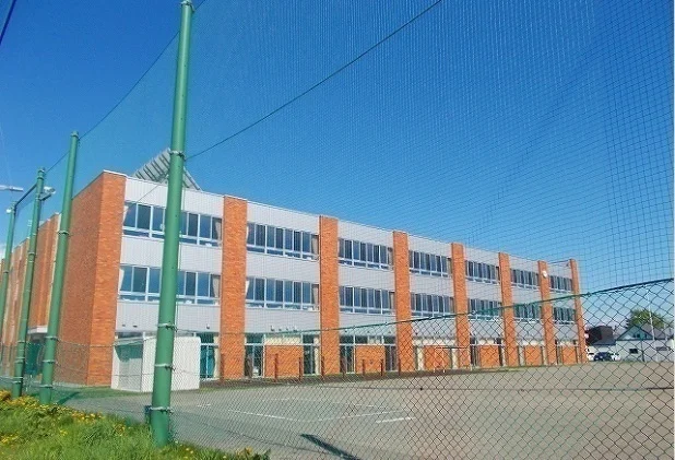 岩見沢市立岩見沢小学校まで430m