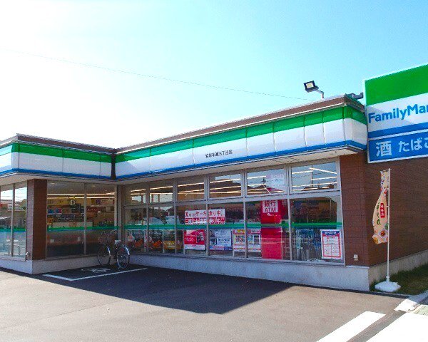 ファミリーマートまで50m