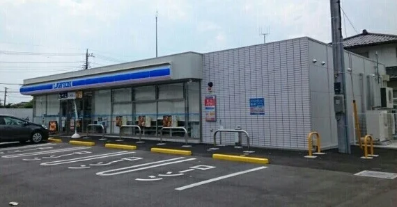 ローソン甲府里吉三丁目店まで310m