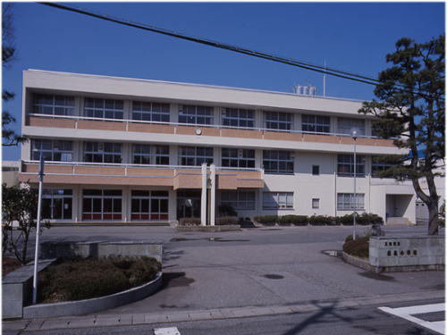 雄島小学校まで550m