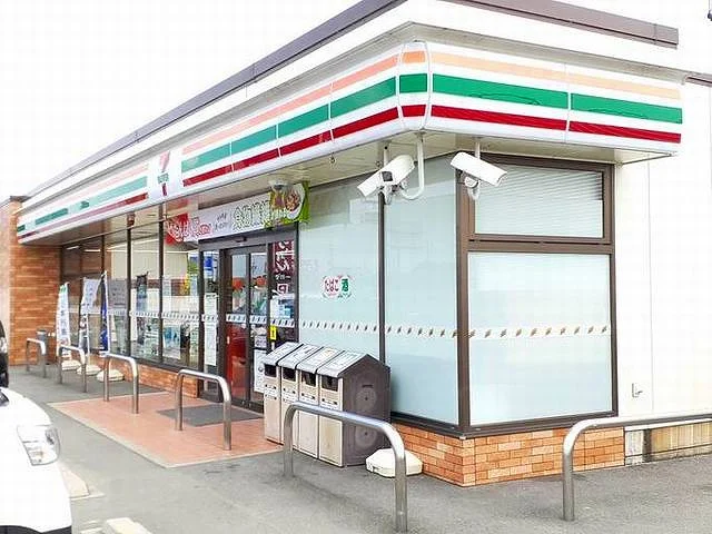 セブンイレブン　一色市場町店まで1100m