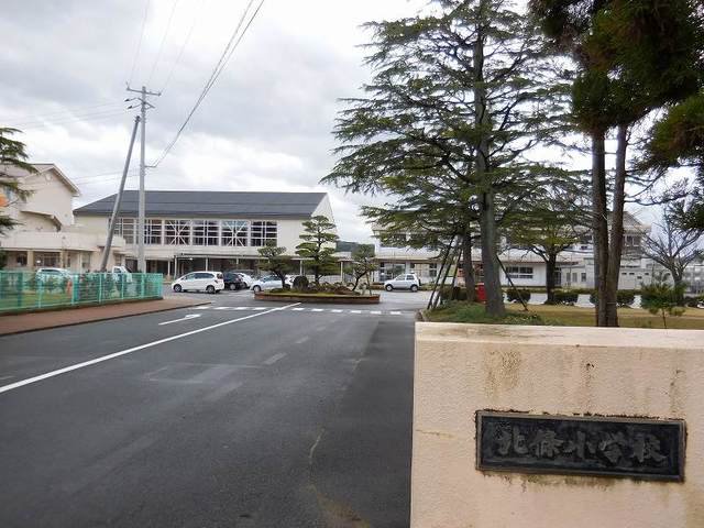 北栄町立北条小学校まで260m