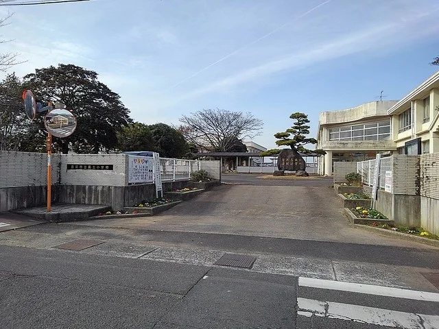 黒土小学校まで380m