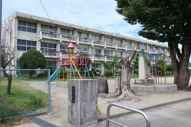 伏見小学校まで750m