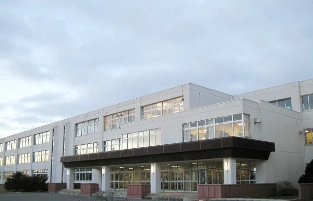 釧路市立鳥取西中学校まで650m