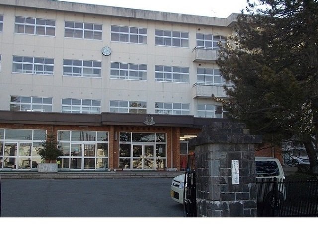 福島市立杉妻小学校まで1800m