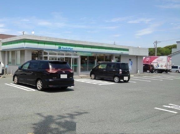 ファミリーマート片西店まで260m