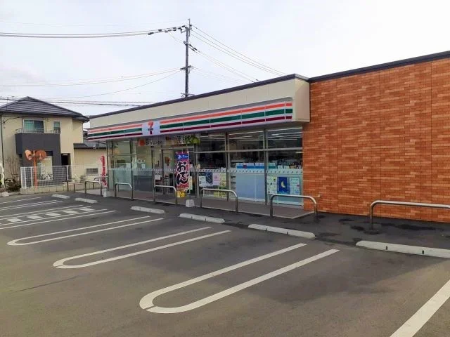 セブンイレブン市民センター前店まで700m