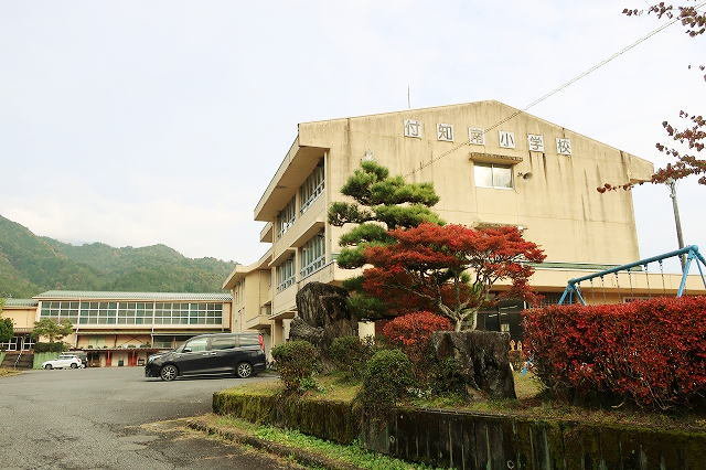 付知南小学校まで600m