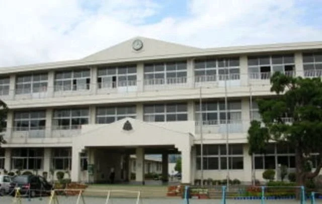 明倫小学校まで800m