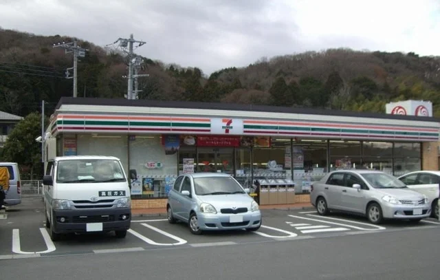 セブン-イレブン小山町菅沼東店まで300m