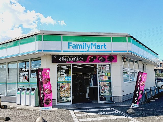 ファミリーマート宇東川東町店まで345m