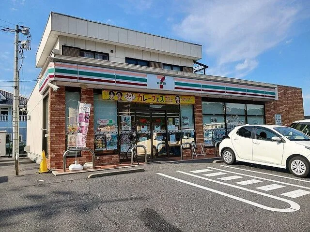セブンイレブン井原上出部町店まで240m