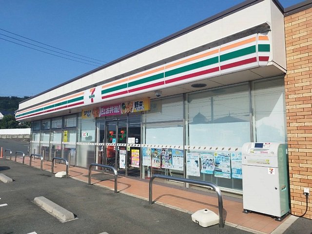 セブンイレブンまで700m