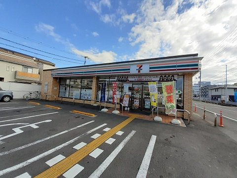 セブンイレブン南国篠原店まで290m
