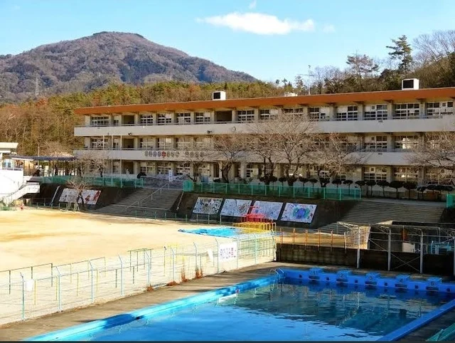 昭和中央小学校まで1200m