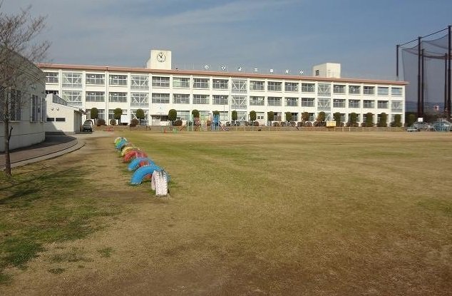 三田川小学校まで950m