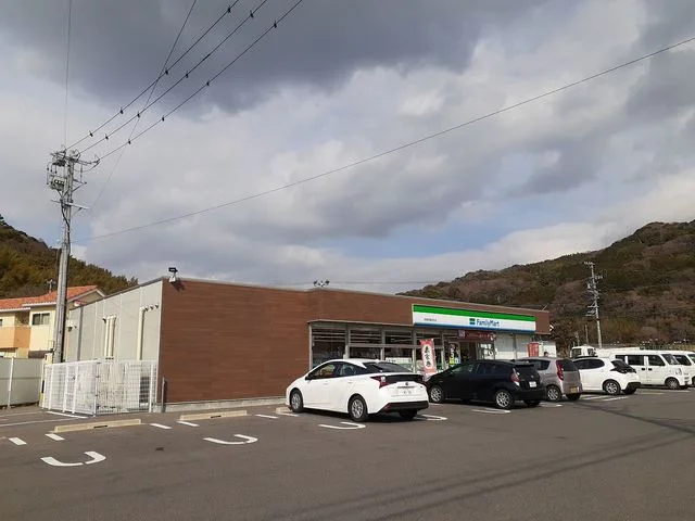 ファミリーマート 西尾西幡豆町まで300m