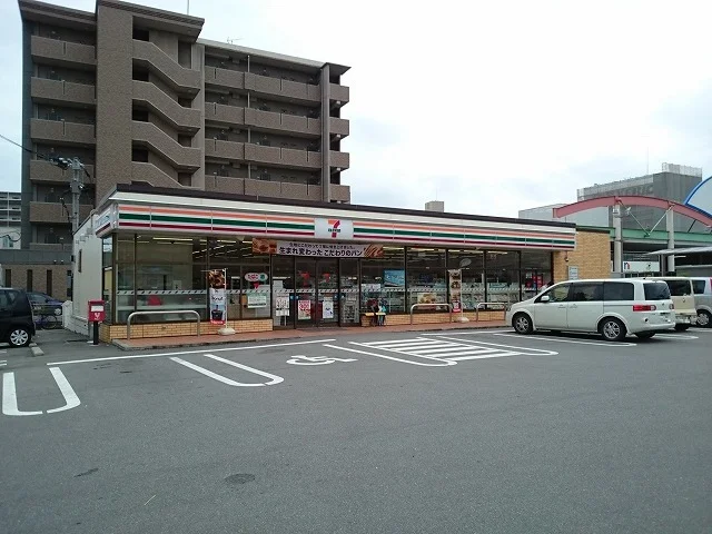 セブンイレブン本荘町店まで80m