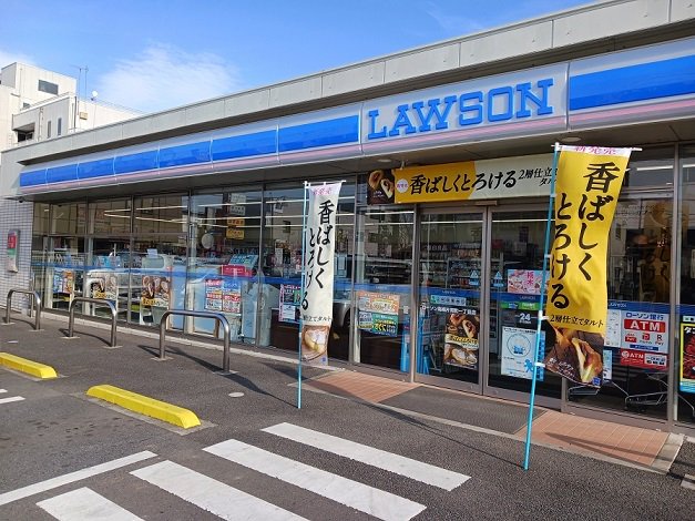 ローソン片岡町一丁目店まで270m