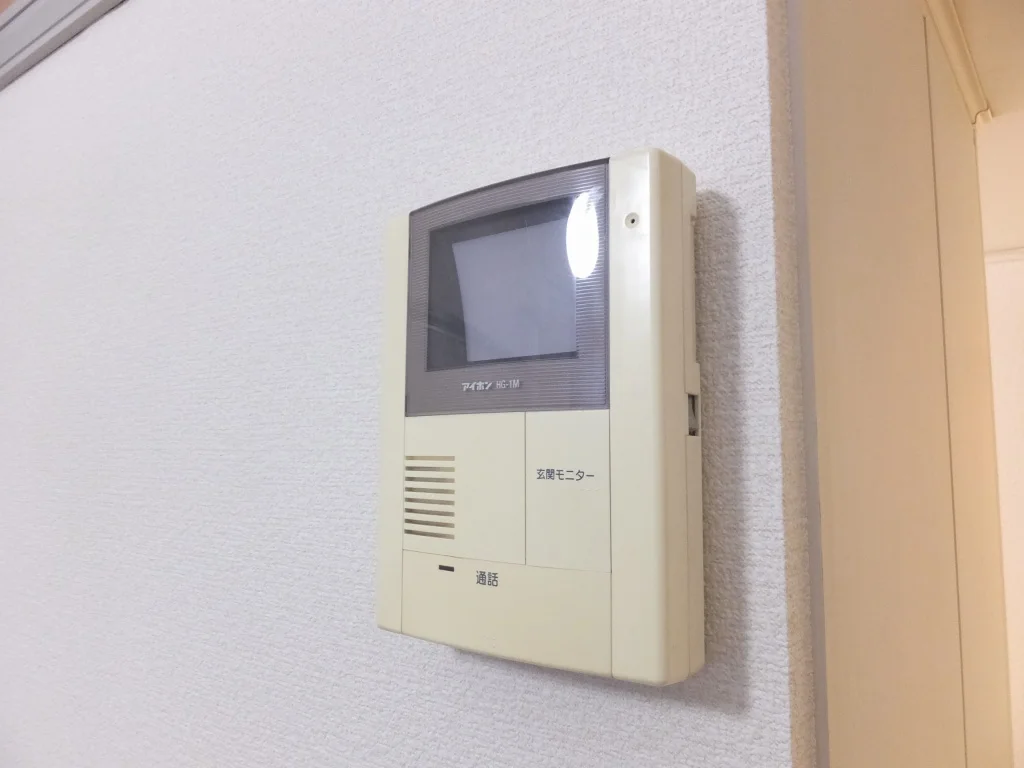 モニター付きインターフォンなら急な来客にも慌てません。
