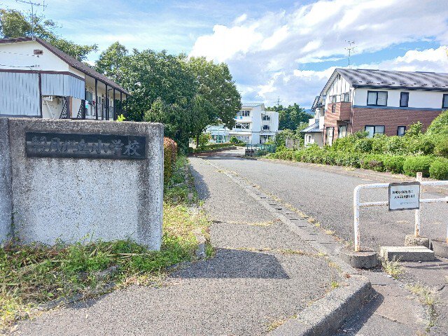 盛岡市立月が丘小学校まで1000m