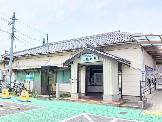JR 播但線仁豊野駅まで800m