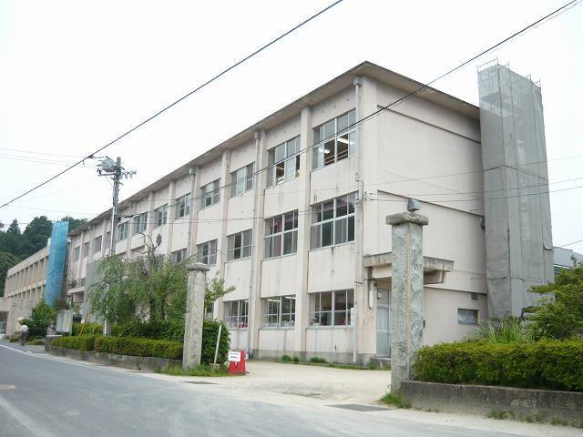 倉吉市立西郷小学校まで500m