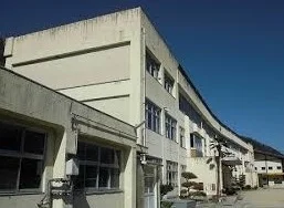 小田東小学校まで1300m
