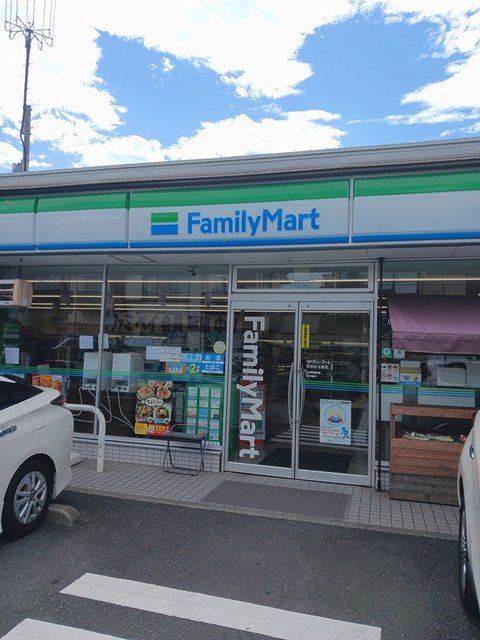 ファミリーマートまで126m