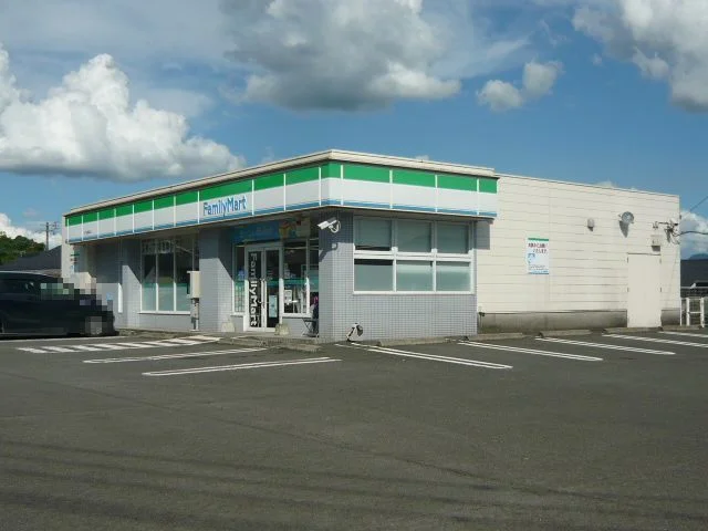 ファミリーマートさつま轟町店まで240m