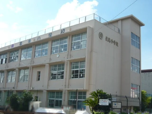 盈進小学校まで1150m