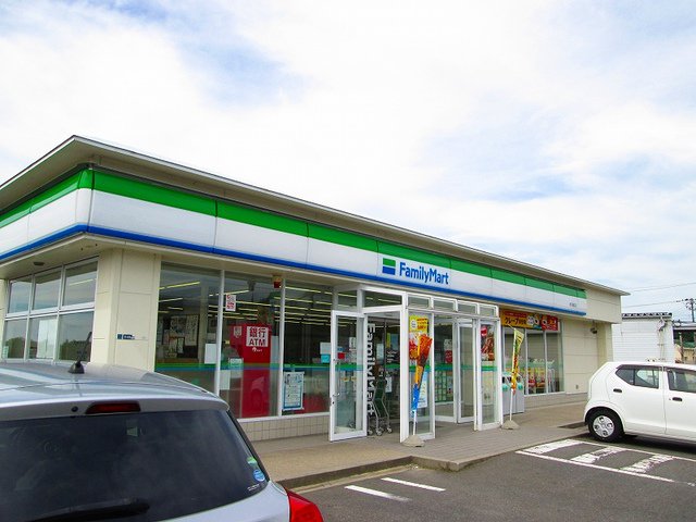 ファミリーマート米沢通町店まで1000m